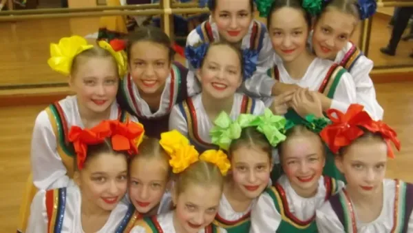 Образцовый хореографический ансамбль "Школьные годы"