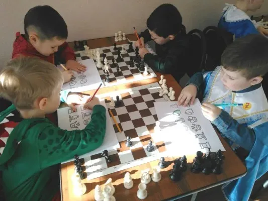 Детский шахматный клуб «е4-е5»