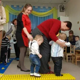 Вместе с мамой (развитие малышей)