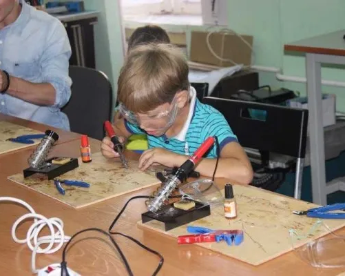 Исследователи-1