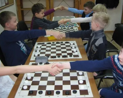 Шахматы и логические игры