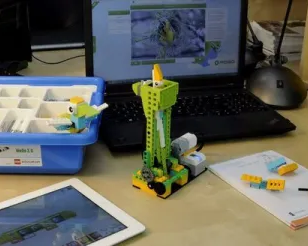 Клуб робототехники «РоботСам» (на пр. Комарова)