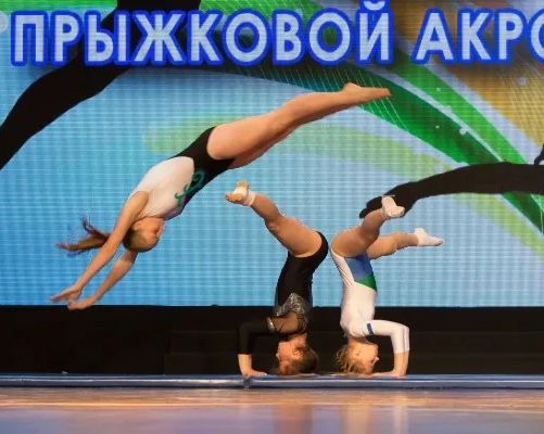 ПРЫЖКИ НА БАТУТЕ