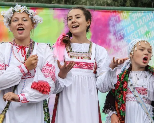 Образцовый фольклорный ансамбль «Скоморошина» (на ул. Фугенфирова)