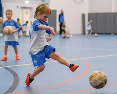 Детский футбольный клуб «Смена» (на ул. Дианова)