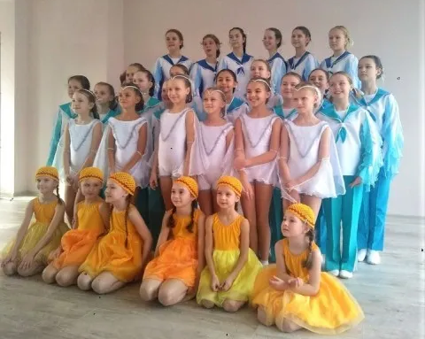 Образцовый ансамбль танца "Янтарные миниатюры"