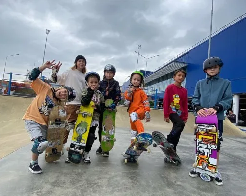 Занятия по скейтборду и самокату