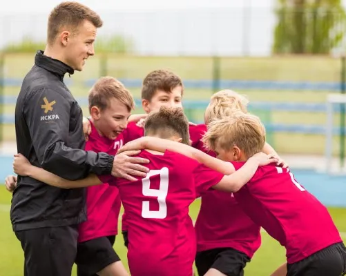 Детский футбольный клуб "Искра"