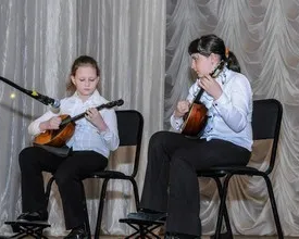 Домра, балалайка