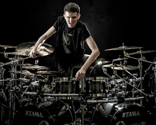 Уроки игры на барабанах Shunko Drum School