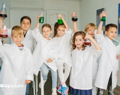 Пробные занятия в клубе юных химиков «Фарадей»
