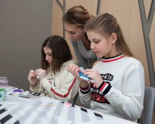 Курс маникюра для девочек от 11 до 16 лет