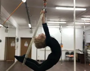 Занятия в студии воздушной гимнастики