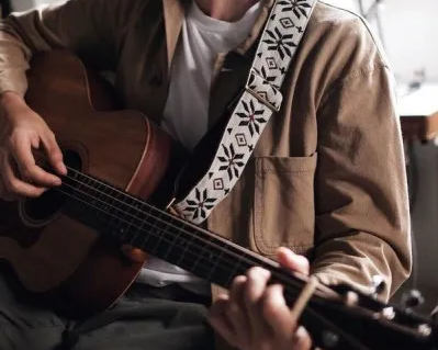 Уроки игры на акустической и электрогитаре, укулеле, басу