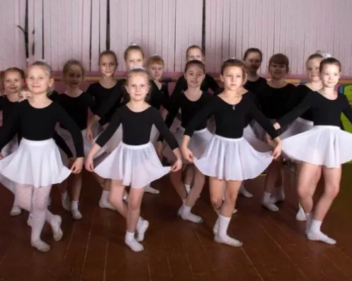 ХОРЕОГРАФИЧЕСКИЙ АНСАМБЛЬ "ОРЕШКИ"