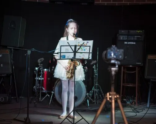 Преподаватель по саксофону