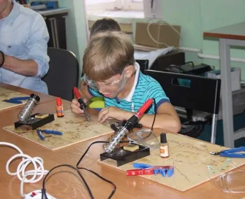 Исследователи-1