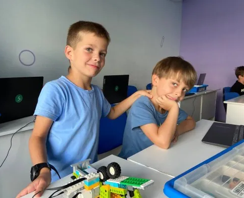 Школа программирования и робототехника для детей Пиксель в Москве