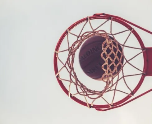 Баскетбол (на пр. Московском)