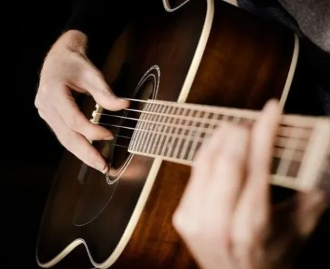 СТУДИЯ ГИТАРЫ «СЕРЕБРЯНЫЕ СТРУНЫ»