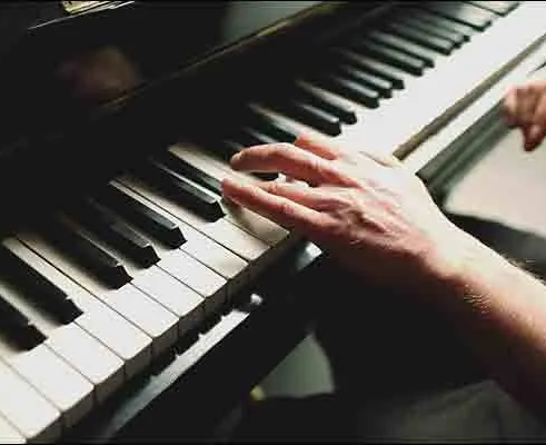 Уроки игры на фортепиано