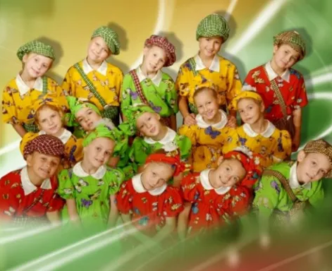 Народный ансамбль танца «Сибирские узоры», средняя группа