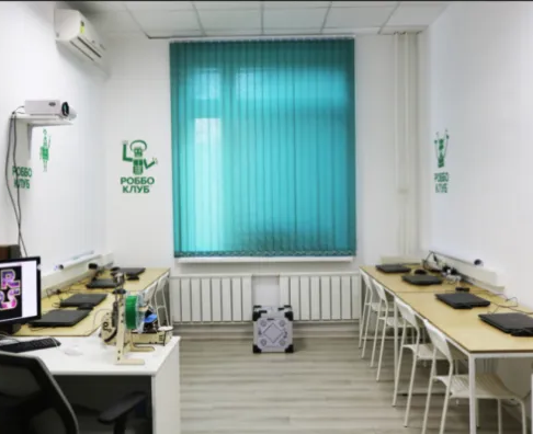 Занятия в кружке робототехники и программирования РОББО