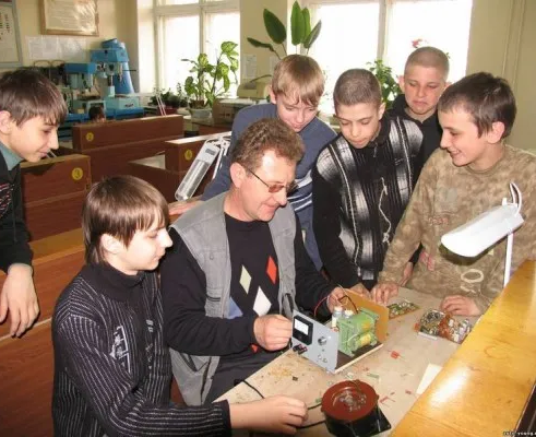 Юные любители радиотехники