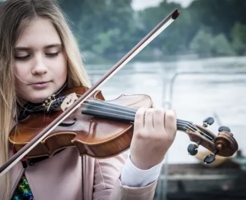 Обучение игре на музыкальных инструментах