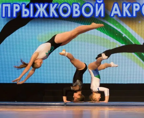 ПРЫЖКИ НА БАТУТЕ