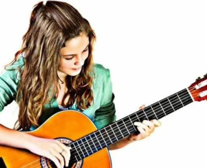 Игра на гитаре (обучение для детей)