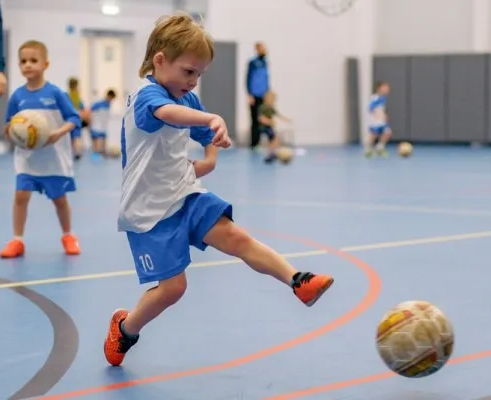 Детский футбольный клуб «Смена» (на ул. Дианова)