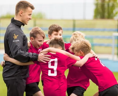 Детский футбольный клуб "Искра"