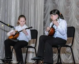 Домра, балалайка