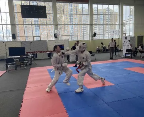 Тренировки по боевому каратэ и рукопашному бою