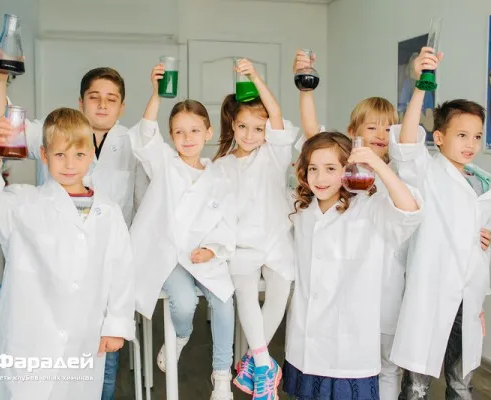 Пробные занятия в клубе юных химиков «Фарадей»
