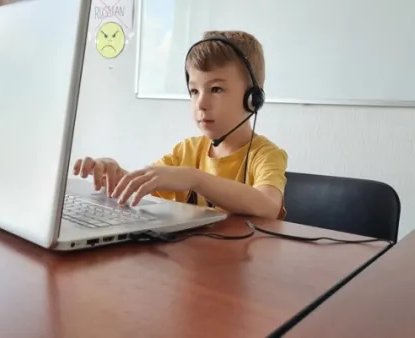 Живые активные занятия английским для детей в онлайн-формате