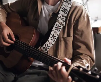 Уроки игры на акустической и электрогитаре, укулеле, басу