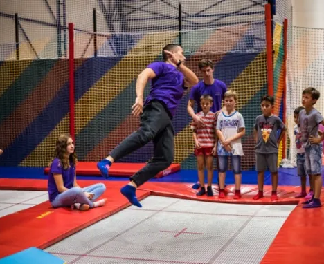Батутый парк AIR JUMP