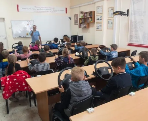 Экскурсия в Детскую автошколу с вождением на автодроме