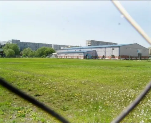 ФК "Смена" на стадионе "Тополиный" (улица)