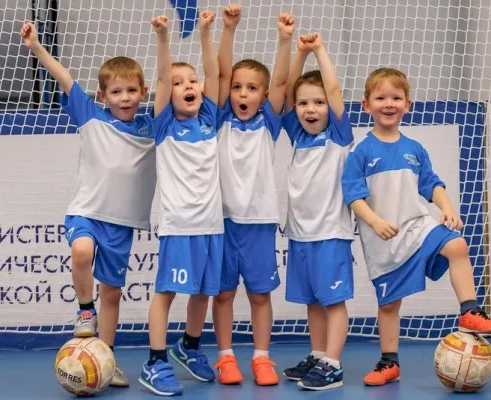 Детский футбольный клуб «Смена» (Левый берег)