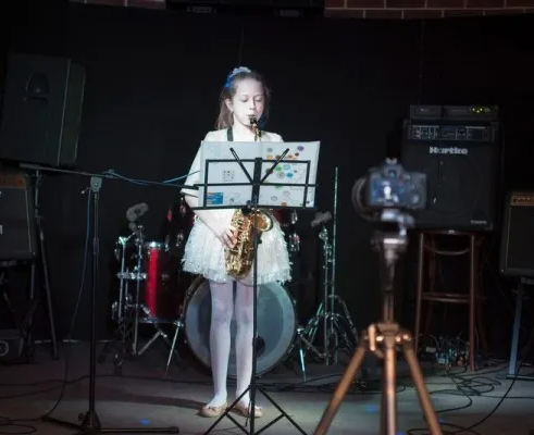 Преподаватель по саксофону