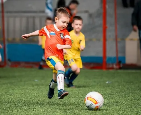 Детская футбольная школа «Юниор» (на ул. Марка Никифорова)