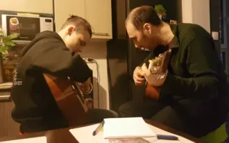 Уроки гитары и скрипки