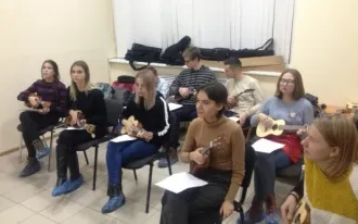 Занятия на укулеле