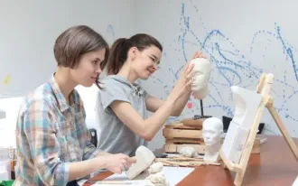 Скульптура, занятия для взрослых и детектив