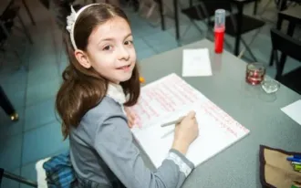 Занятия Каллиграфией в школе UNIQUM KIDS в пространстве "преЛАБ"